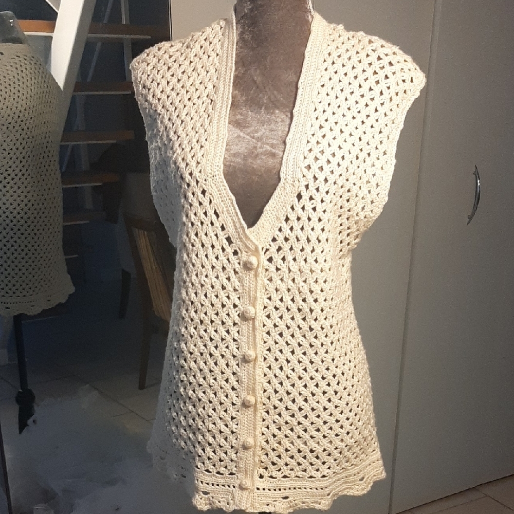 LONG💝CROCHET Cream/pale Yellow Vest with STRETCH SIZE M